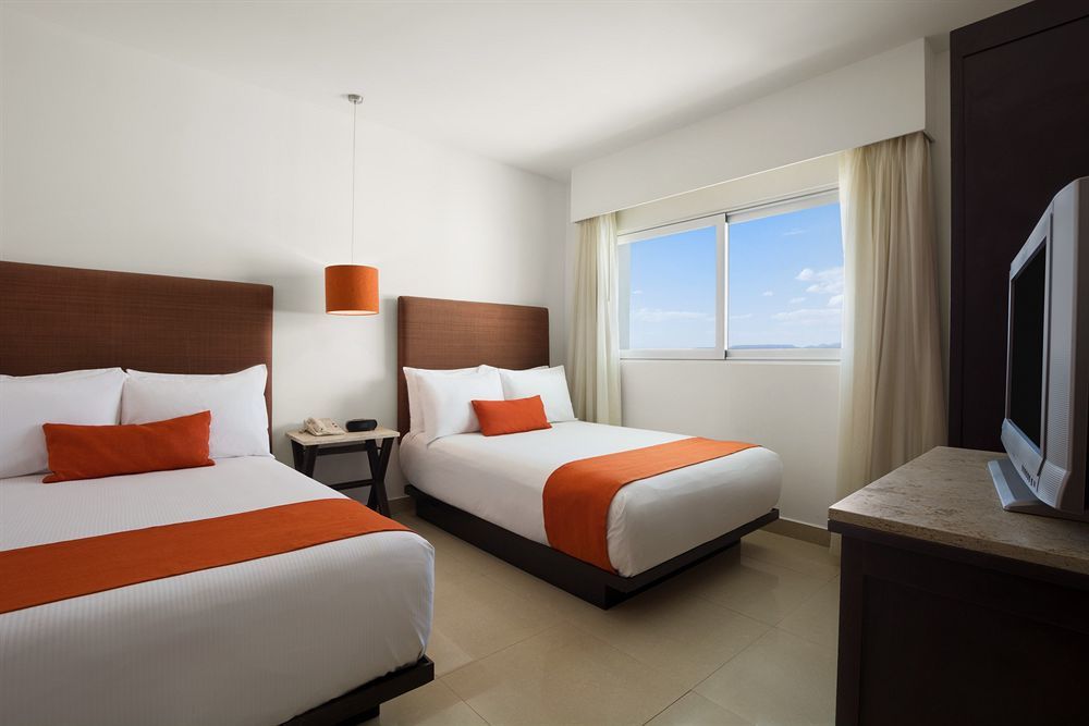 Hs Hotsson Smart Leon Centro Max Hotel Exterior photo